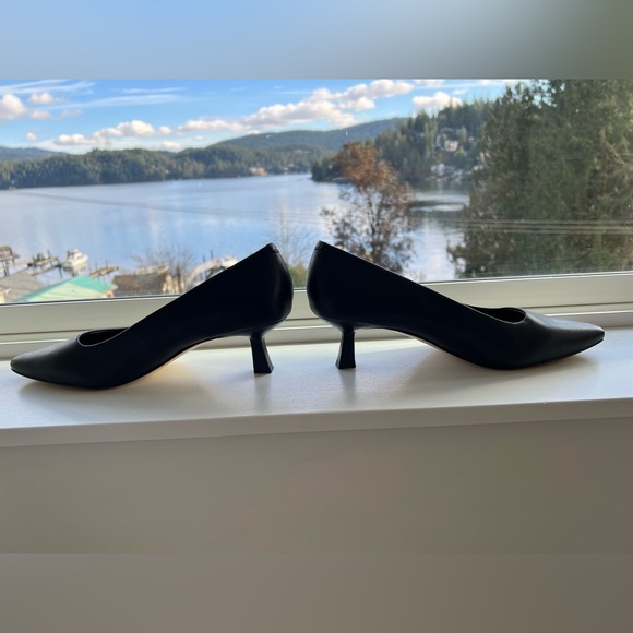 Marc Fisher black kitten heel pumps - Picture 2 of 4